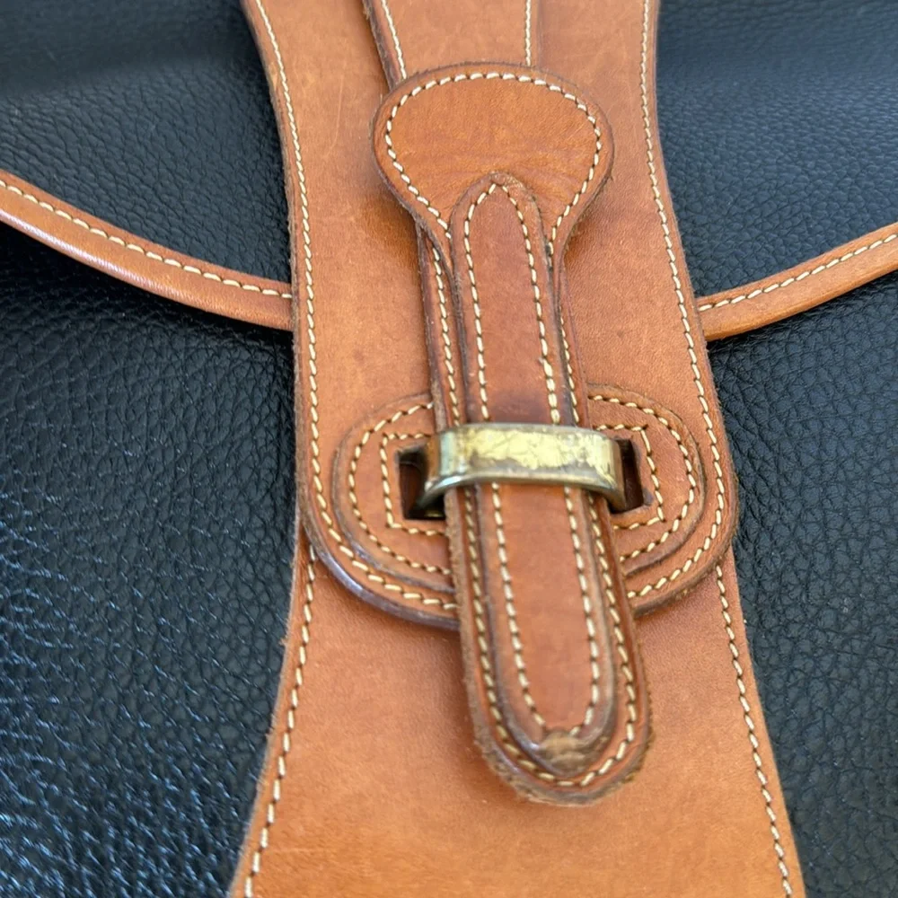 Vintage Dooney & Bourke messenger bag